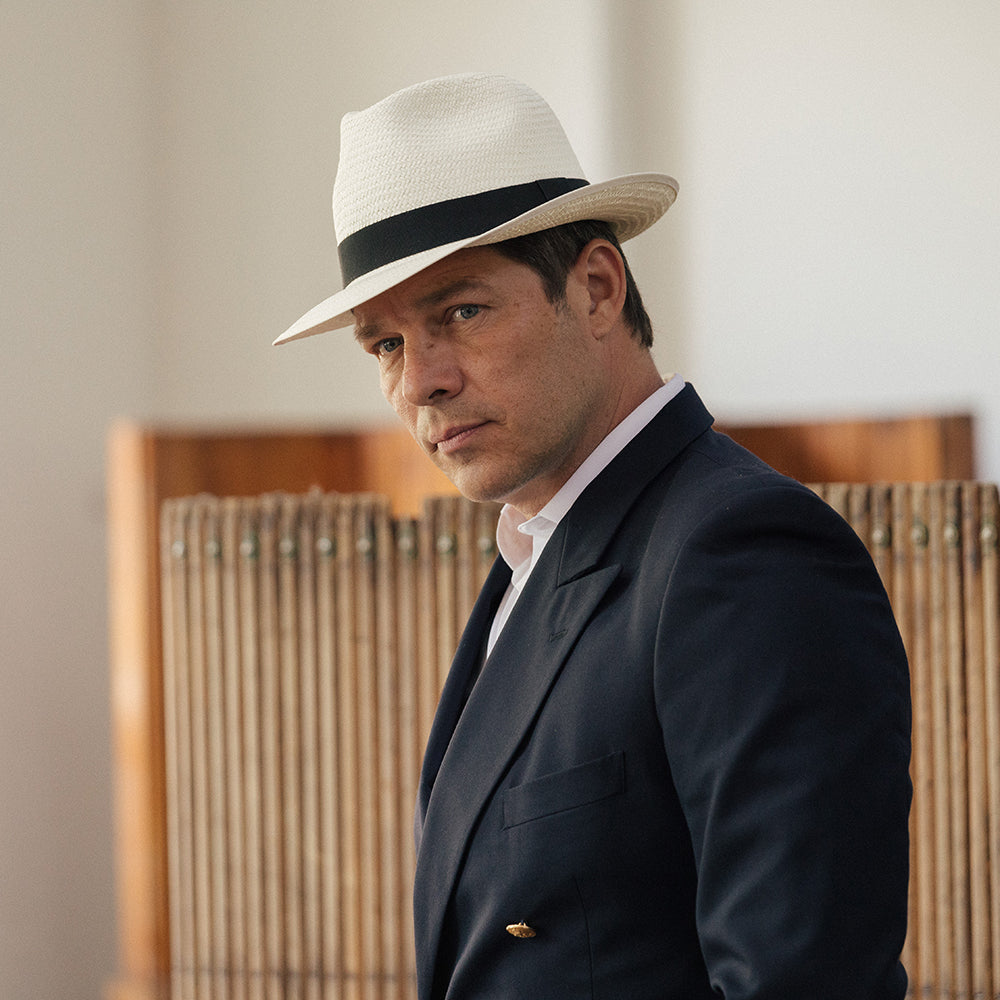 Christys Bexley Panama Fedora Hut mit schwarzem Hutband - Perlweiß