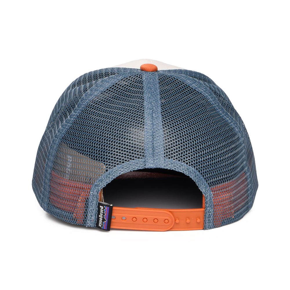 Patagonia P-6 Logo LoPro Trucker Cap aus organischer Baumwolle - Weiß-Rostrot-Rauchblau