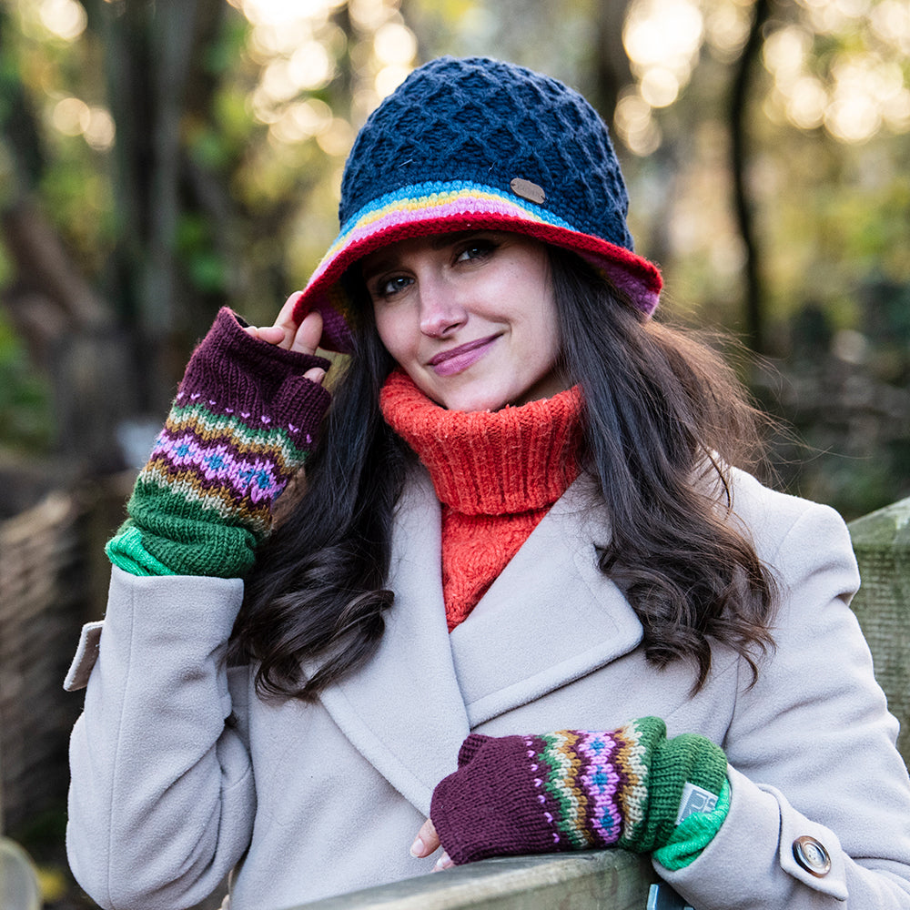 Kusan Striped Brim Fischerhut Diamond Knit - Marineblau-Regenbogen