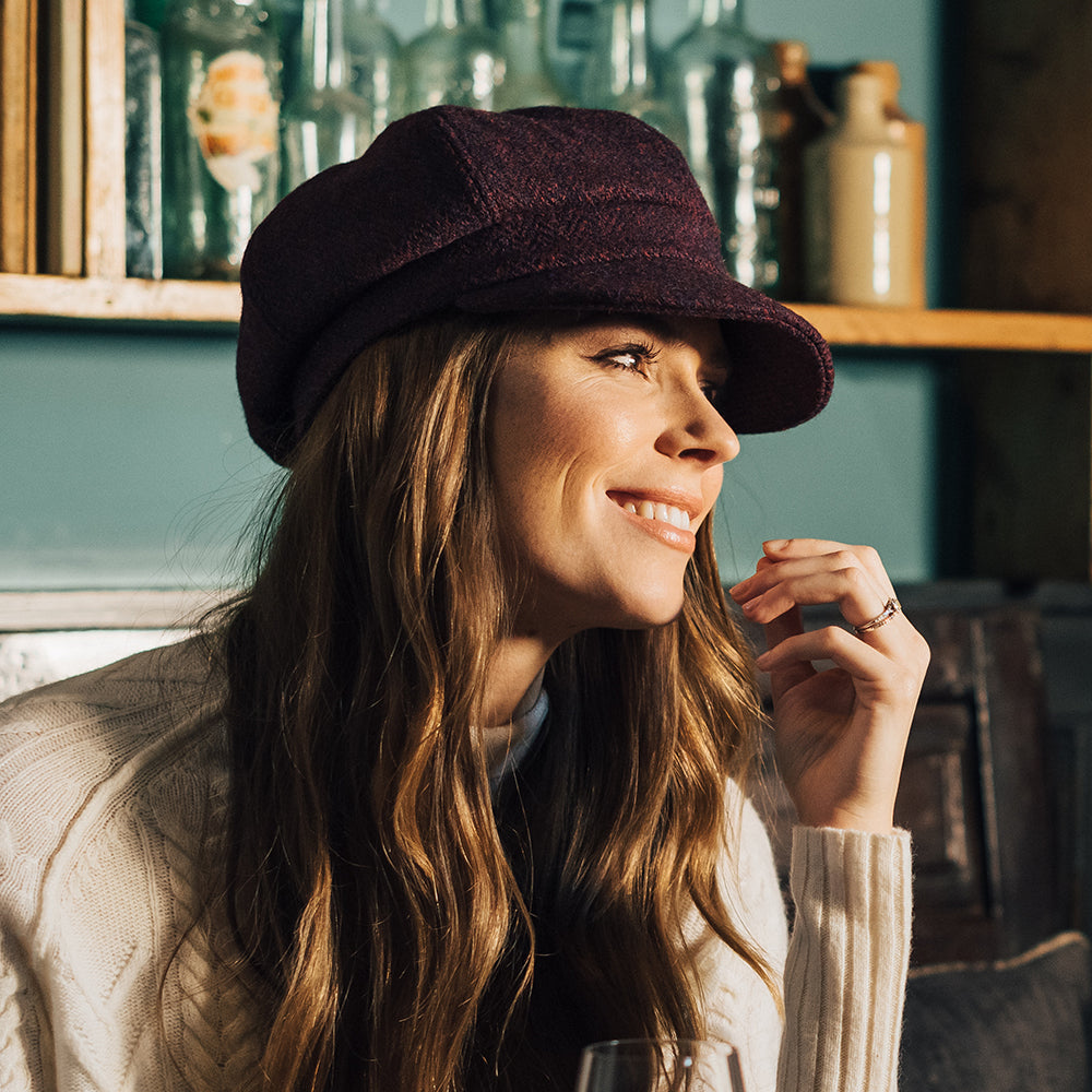 Failsworth Gabby HARRIS TWEED Bakerboy Ballonmütze mit Fischgrätmuster - Burgunderrot