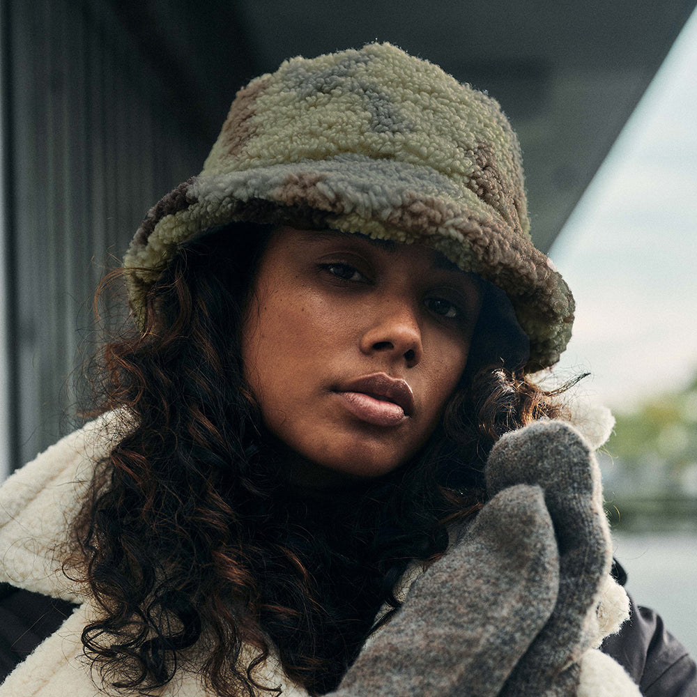 Barts Teddybuck Kunstfell Fischerhut in Tarnmuster - Grün