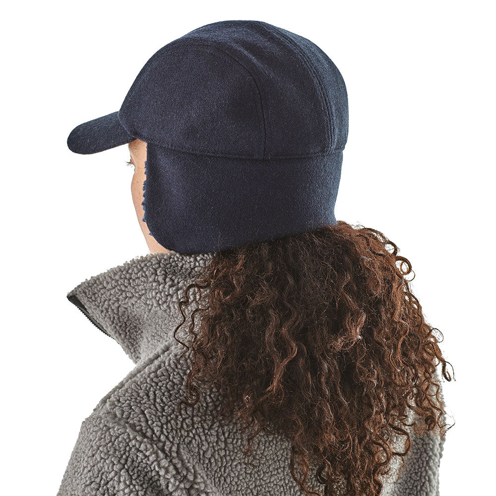 Patagonia Baseball Cap mit Ohrenklappen aus recycelter Wolle - Marineblau