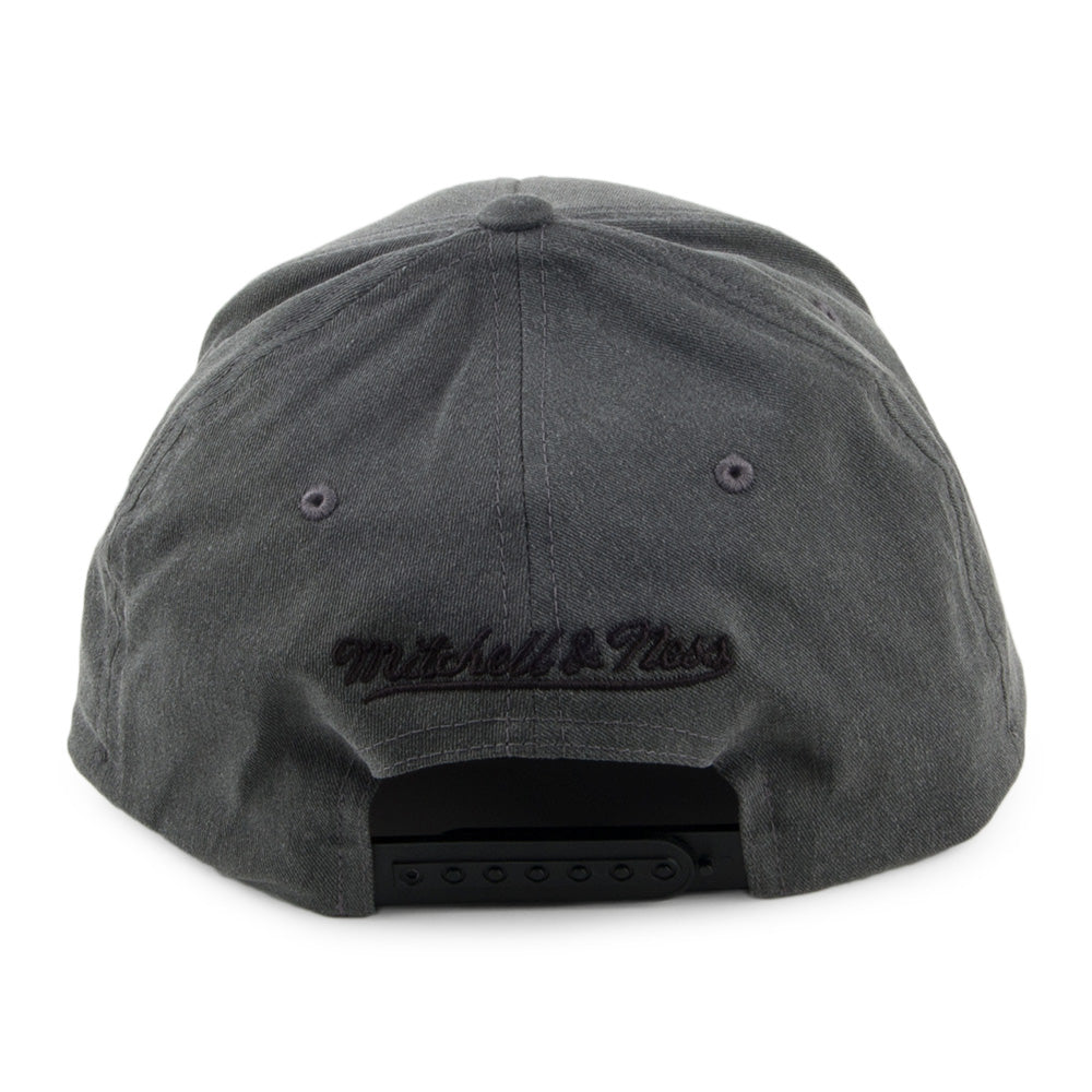 Mitchell & Ness New York Knicks Snapback - Washed Denim 110 - Schwarz