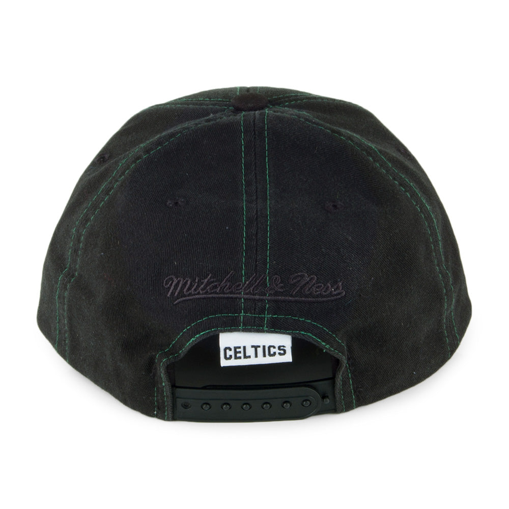 Mitchell & Ness Kontrast Baumwolle Boston Celtics Snapback Cap - Olivgrün
