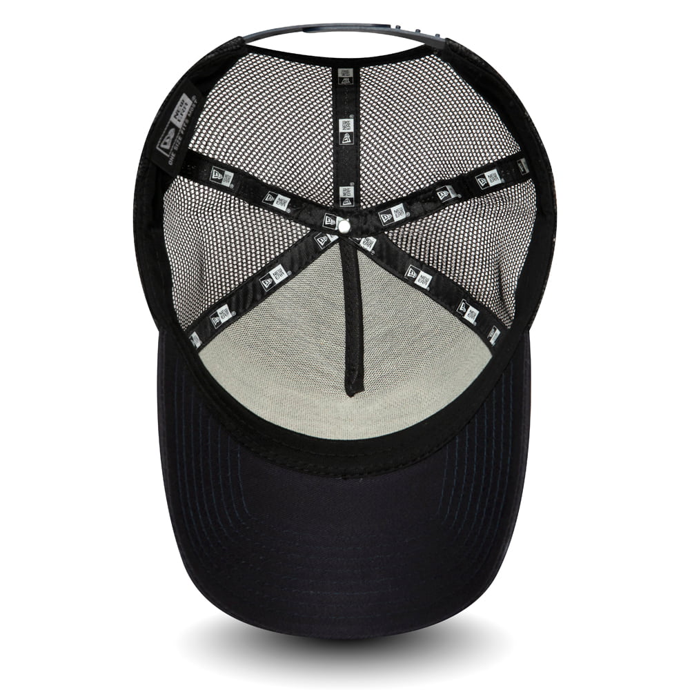 New Era Bär Tattoo Trucker Cap - Marineblau