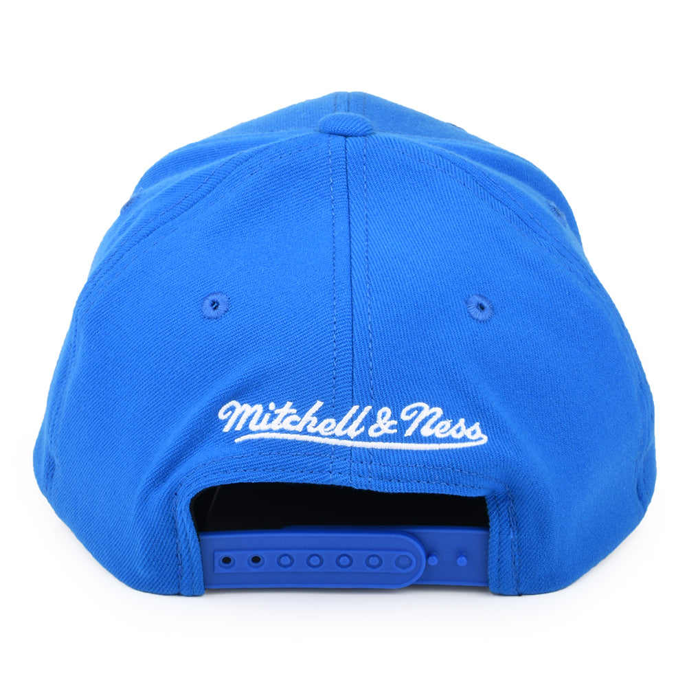 Mitchell & Ness Dallas Mavericks Snapback Cap - NBA Team Ground Stretch - Blau