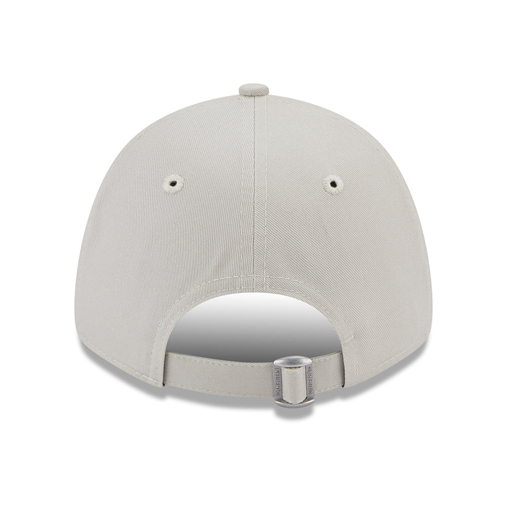 New Era Damen 9FORTY Chelsea FC Baseball Cap - Metallic Lion Crest - Steingrau