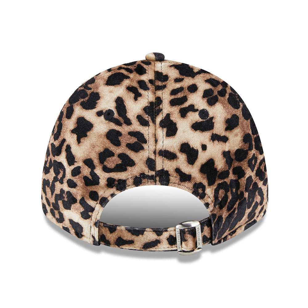 New Era Damen 9FORTY New York Yankees Baseball Cap - MLB Leopard Velour - Braun-Pink