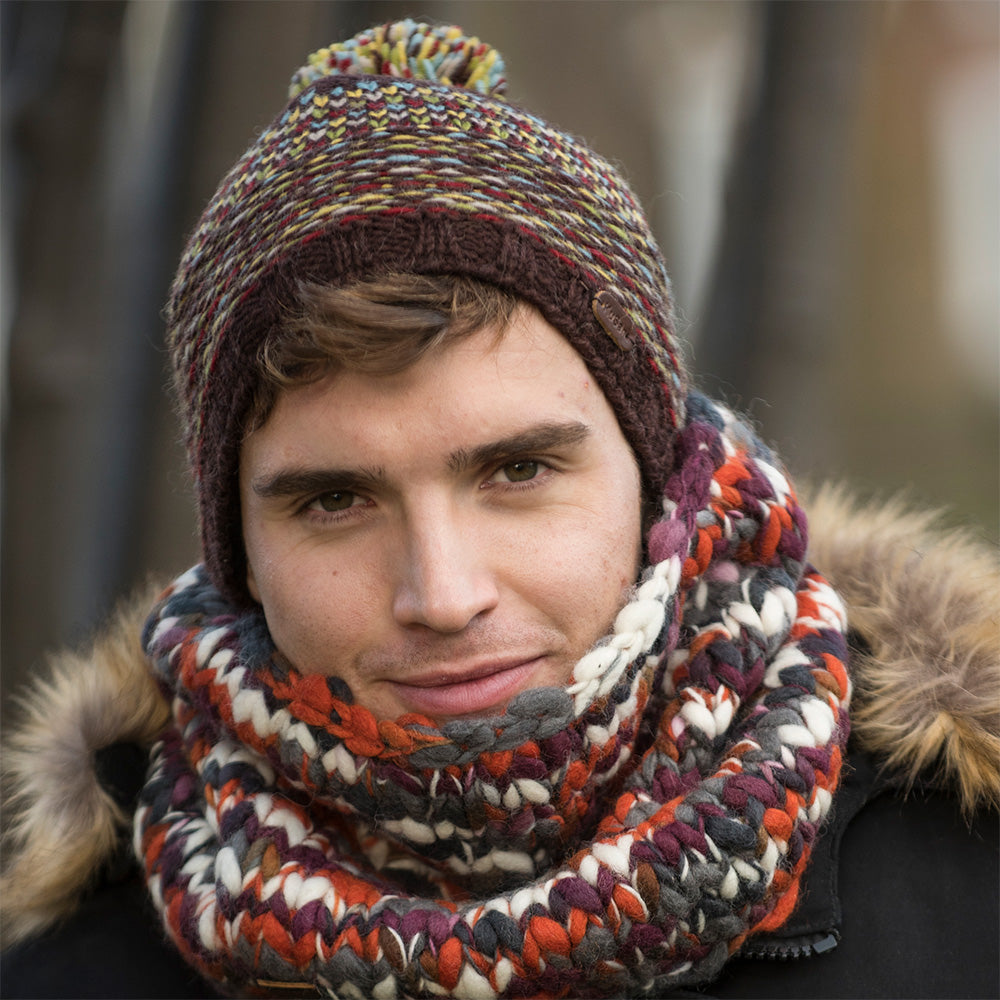 Kusan Gestrickte Bommelmütze aus Wolle - Braun-Gelb