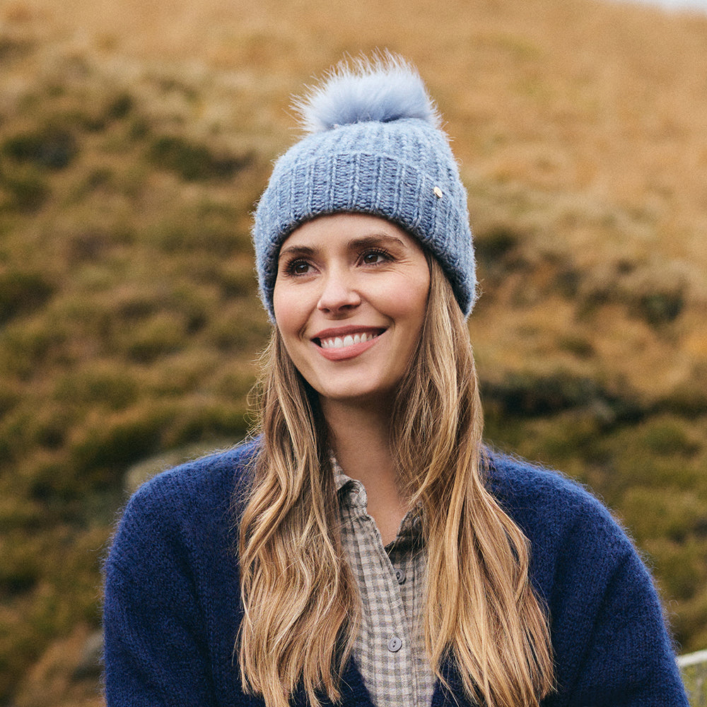 Failsworth Lily Kunstfell Bommelmütze - Blau