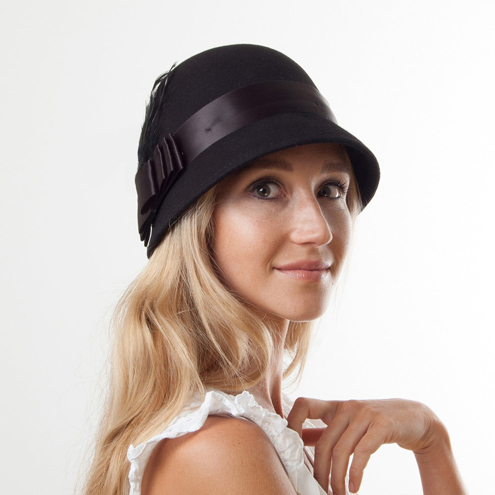 Sur la Tete Chloe Glockenhut aus Wollfilz Schwarz Großhandel