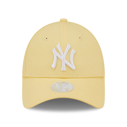 New Era Damen 9FORTY New York Yankees Baseball Cap - MLB League Essential - Hellgelb-Weiß