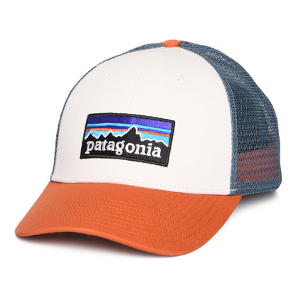 Patagonia P-6 Logo LoPro Trucker Cap aus organischer Baumwolle - Weiß-Rostrot-Rauchblau