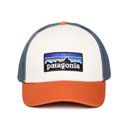 Patagonia P-6 Logo LoPro Trucker Cap aus organischer Baumwolle - Weiß-Rostrot-Rauchblau