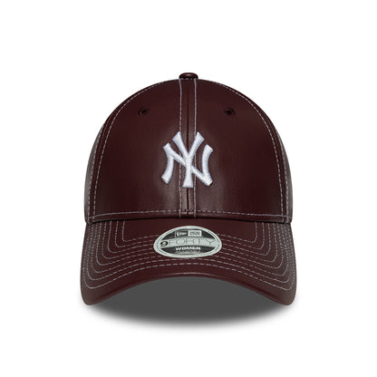 New Era Damen 9FORTY New York Yankees Baseball Cap - MLB Topstitch PU - Burgunderrot-Weiß