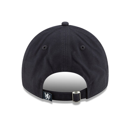 New Era 9TWENTY Chelsea FC Baseball Cap - Embroidered Lion Crest - Marineblau-Weiß