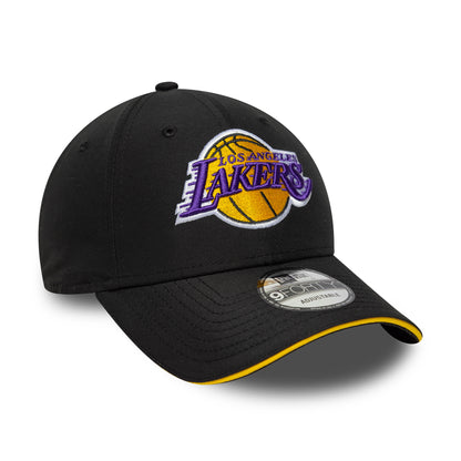 New Era 9FORTY L.A. Lakers Baseball Cap - NBA Microfibre - Schwarz-Gelb