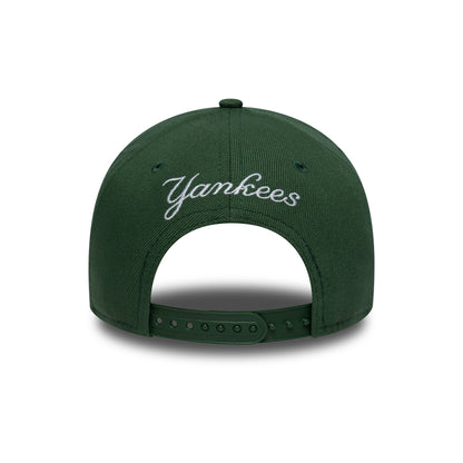 New Era 9FORTY A-Frame New York Yankees Snapback Cap - MLB Outline Script - Grün