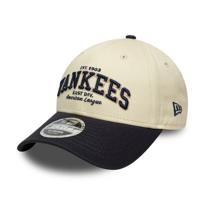 New Era 9FORTY M-Crown New York Yankees Baseball Cap - MLB Wordmark - Cremefarben-Marineblau