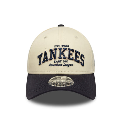 New Era 9FORTY M-Crown New York Yankees Baseball Cap - MLB Wordmark - Cremefarben-Marineblau