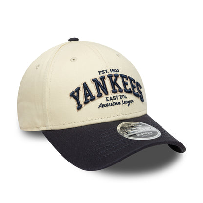 New Era 9FORTY M-Crown New York Yankees Baseball Cap - MLB Wordmark - Cremefarben-Marineblau