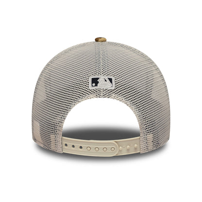 New Era Damen 9FORTY M-Crown A-Frame New York Yankees Trucker Cap - MLB Leopard - Braun-Steingrau