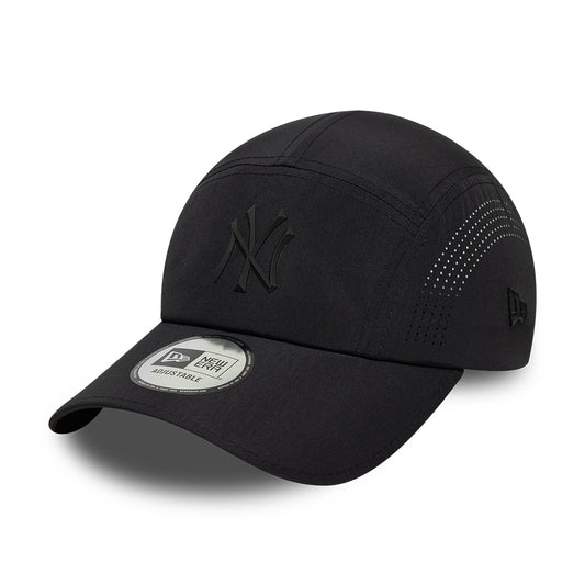 New Era New York Yankees 5 Paneelen Cap - MLB Tech Midi Runner - Schwarz auf Schwarz