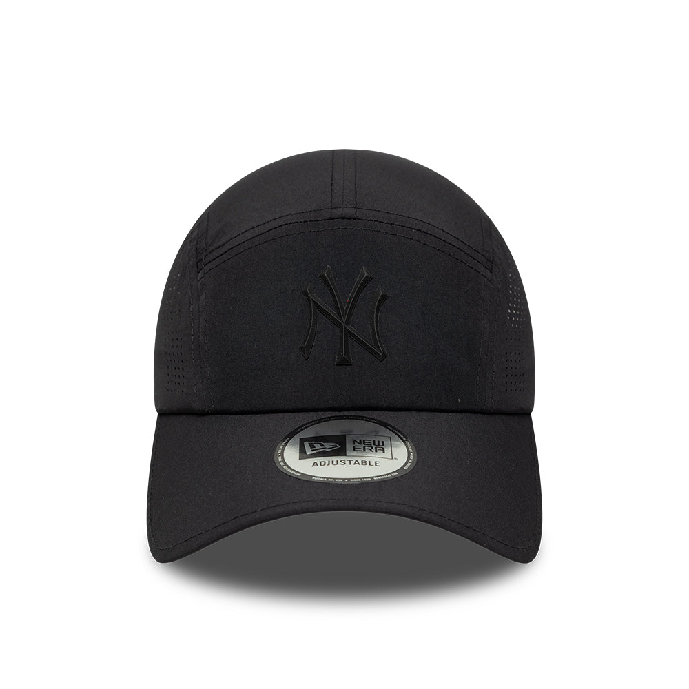 New Era New York Yankees 5 Paneelen Cap - MLB Tech Midi Runner - Schwarz auf Schwarz