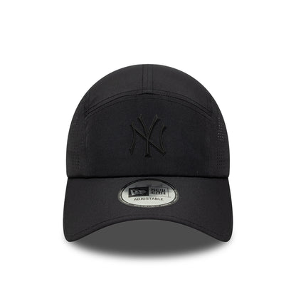 New Era New York Yankees 5 Paneelen Cap - MLB Tech Midi Runner - Schwarz auf Schwarz