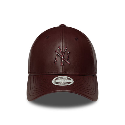 New Era Damen 9FORTY M-Crown New York Yankees Baseball Cap - MLB Diamante PU - Burgunderrot