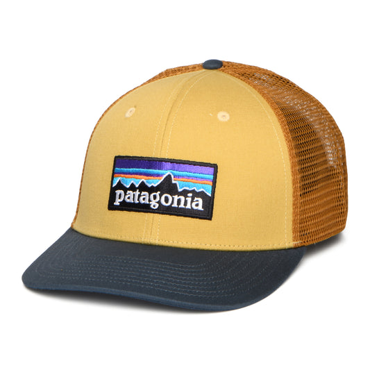 Patagonia P-6 Logo Trucker Cap aus organischer Baumwolle - Hellbraun-Schieferblau