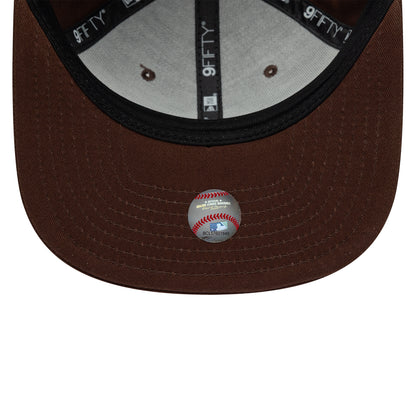 New Era 9FIFTY New York Yankees Snapback Cap - MLB League Essential Original Fit - Schokolade-Weiß