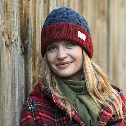 Kusan 2-Tone Turn Up Beanie Mütze mit Zopfstrickmuster - Marineblau-Rot