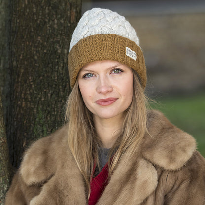 Kusan 2-Tone Turn Up Beanie Mütze mit Zopfstrickmuster - Cremefarben-Toffee