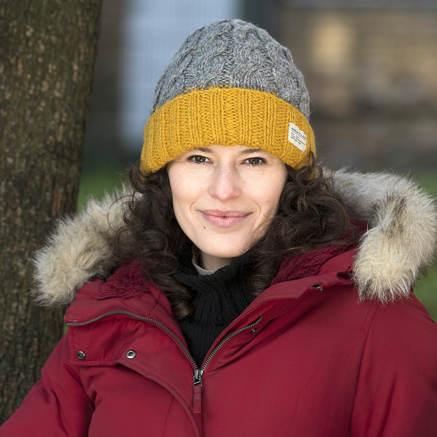 Kusan 2-Tone Turn Up Beanie Mütze mit Zopfstrickmuster - Grau-Gelb