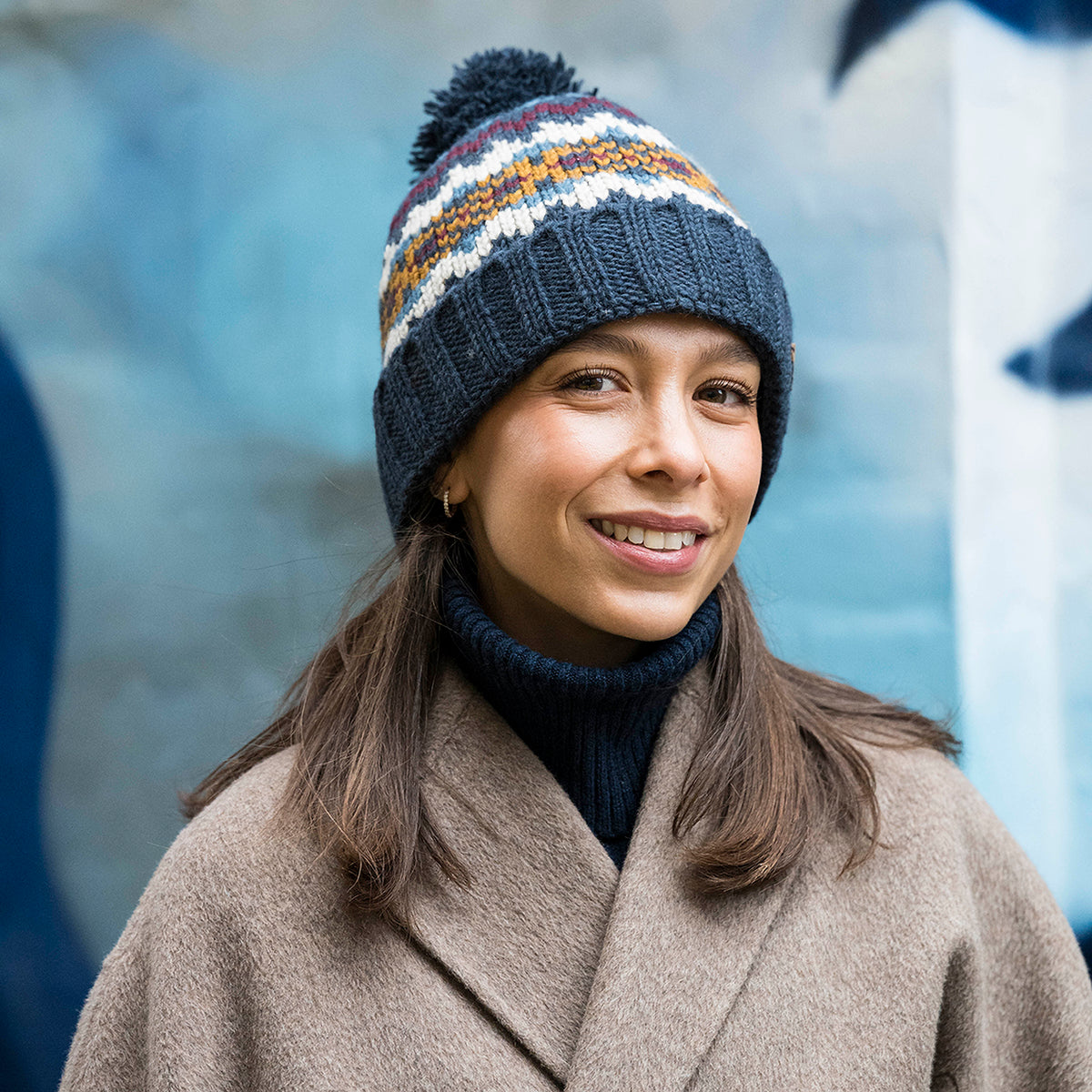 Kusan Cuffed Bommelmütze Fair Isle - Marineblau-Multi