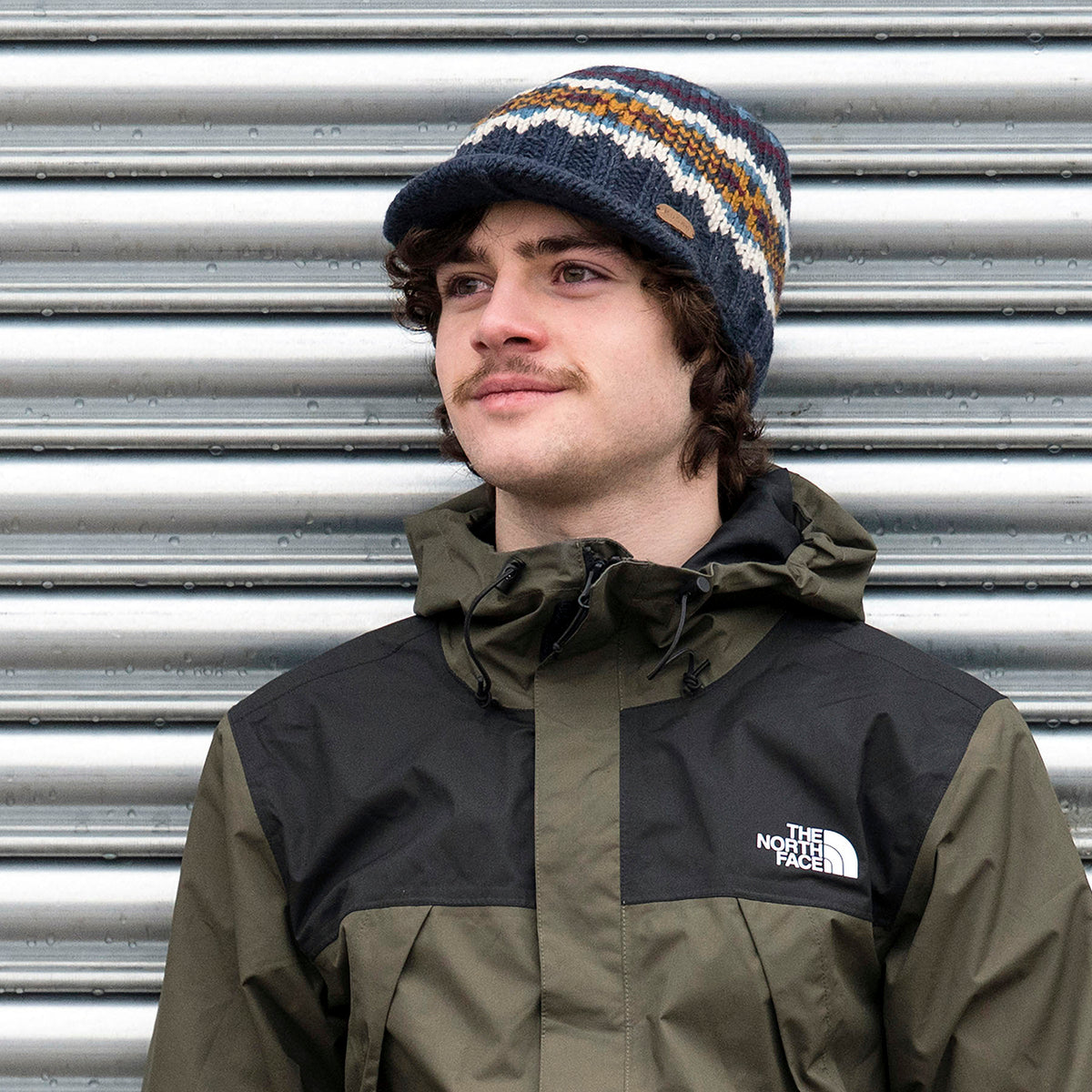 Kusan Brooklyn Beanie Mütze mit Visier Fair Isle - Marineblau-Multi