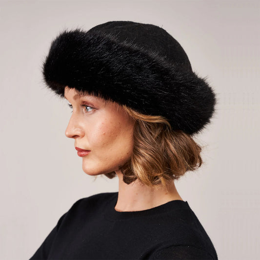 Helen Moore Winter Hut aus Kunstfell - Schwarz