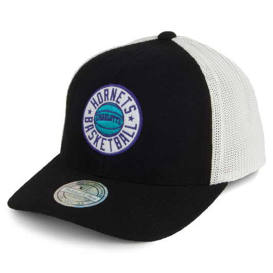 Mitchell & Ness Charlotte Hornets Trucker Cap - HWC Patch 110 - Schwarz