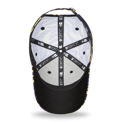 New Era 9FORTY L.A. Lakers Baseball Cap - NBA AOP Camo Print - Lila