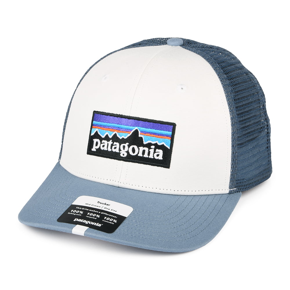 Patagonia P-6 Logo Trucker Cap aus organischer Baumwolle - Weiß-Rauchblau