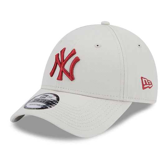 New Era 9FORTY II New York Yankees Baseball Cap - MLB League Essential - Steingrau-Kardinalrot