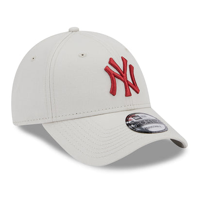 New Era 9FORTY II New York Yankees Baseball Cap - MLB League Essential - Steingrau-Kardinalrot