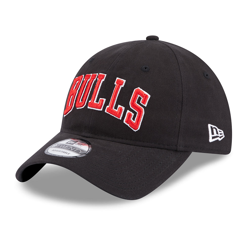 New Era 9TWENTY Chicago Bulls Baseball Cap - NBA Team Script - Schwarz-Rot