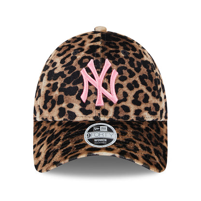 New Era Damen 9FORTY New York Yankees Baseball Cap - MLB Leopard Velour - Braun-Pink
