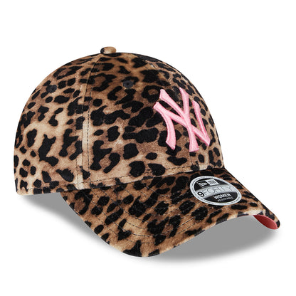 New Era Damen 9FORTY New York Yankees Baseball Cap - MLB Leopard Velour - Braun-Pink