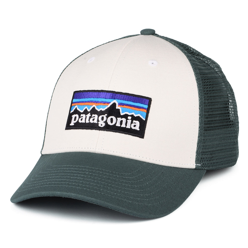 Patagonia P-6 Logo LoPro Trucker Cap aus organischer Baumwolle - Weiß-Helles Waldgrün