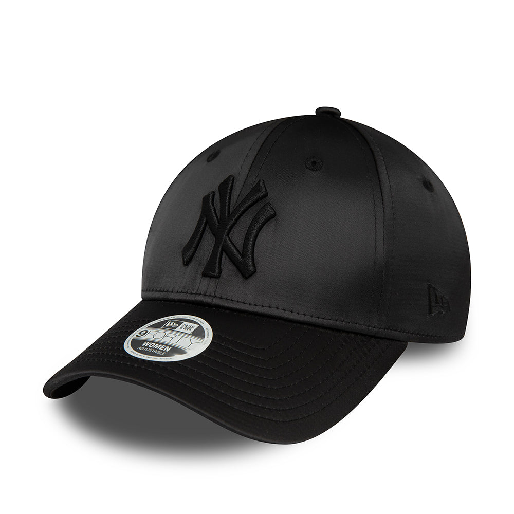 New Era Damen 9FORTY New York Yankees Baseball Cap - MLB Satin - Schwarz auf Schwarz