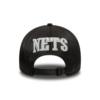 New Era 9TWENTY Brooklyn Nets Baseball Cap - NBA Satin - Schwarz