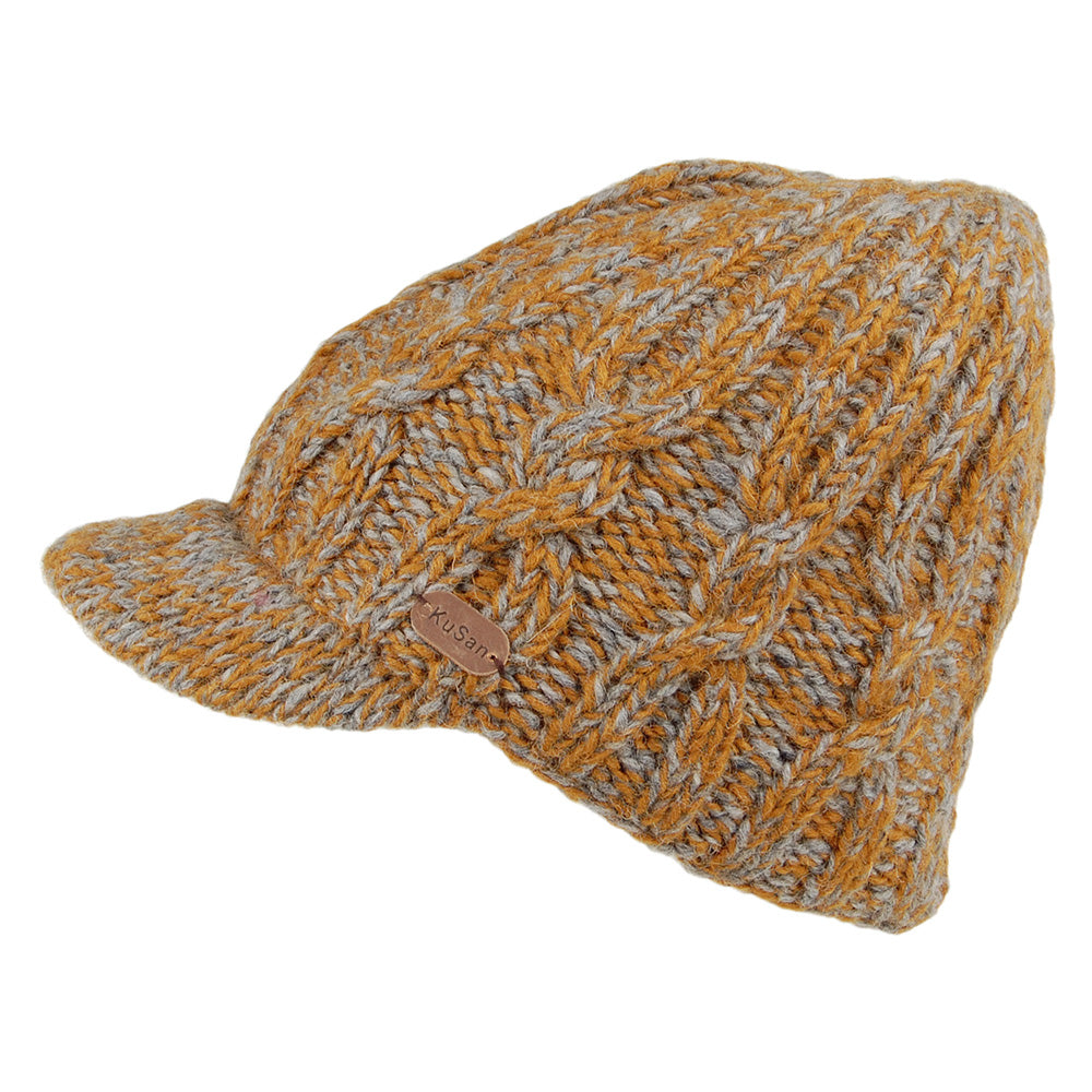 Kusan Beanie Mütze mit Visier im Zopfstrickmuster - Karamell